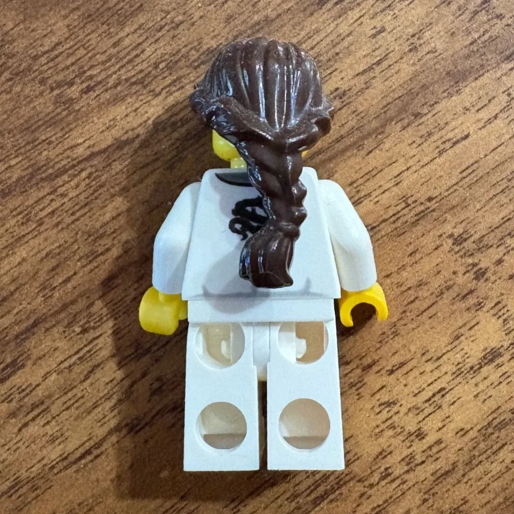 LEGO Ninjago Nya Minifigure White Outfit Dragon Print Braided Hair 2011 Martial